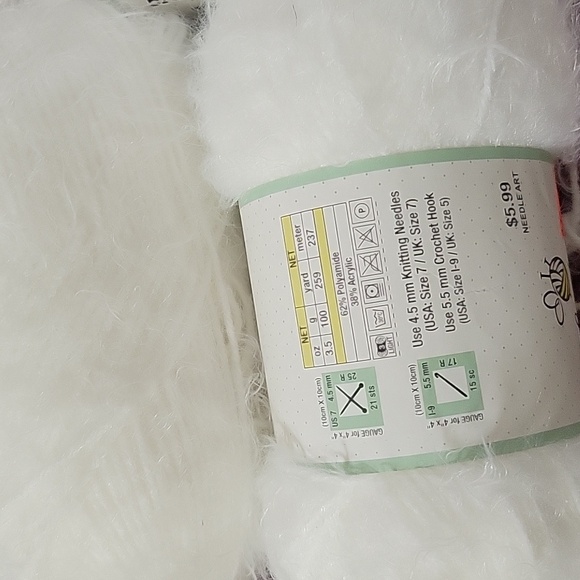 Baby Bee Baby Lou Lou Net Wt 3.5 Oz, 259 Yards Skeins 2 White 5 Hugs&Kiss - Picture 11 of 16